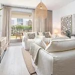 Apartment Lm10bb- Modern Living With Large Sunny Terrace *