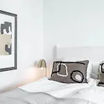 Apartment Lm10bb- Modern Living With Large Sunny Terrace