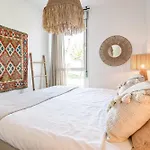 Lm10bb- Modern Living With Large Sunny Terrace Apartment
