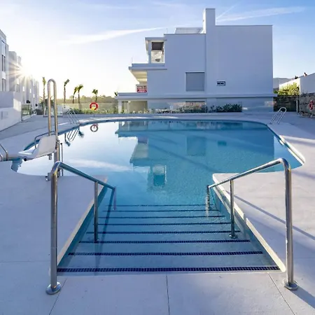 Lm10bb- Modern Living With Large Sunny Terrace *